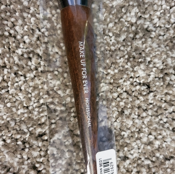 COPY - Copy 2/$70 🖌BNIB Makeup forever foundation brush! - Picture 2 of 5